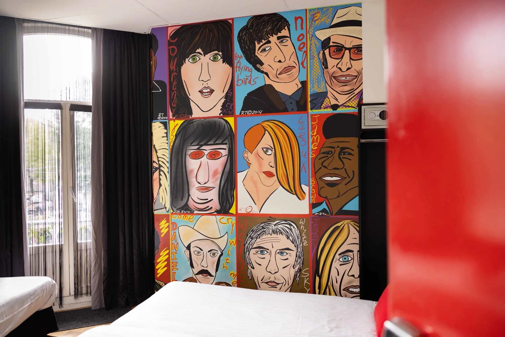 Driepersoonskamer met gedeelde badkamer in het Backstage Hotel